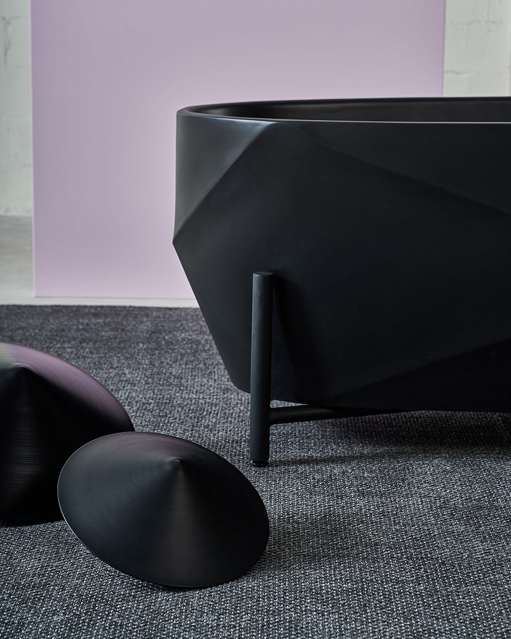 Banheira Facetada Oval – Design por Simone Coste