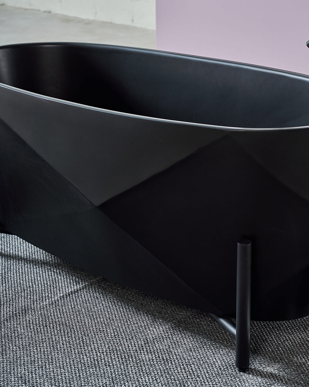 Banheira Facetada Oval – Design por Simone Coste