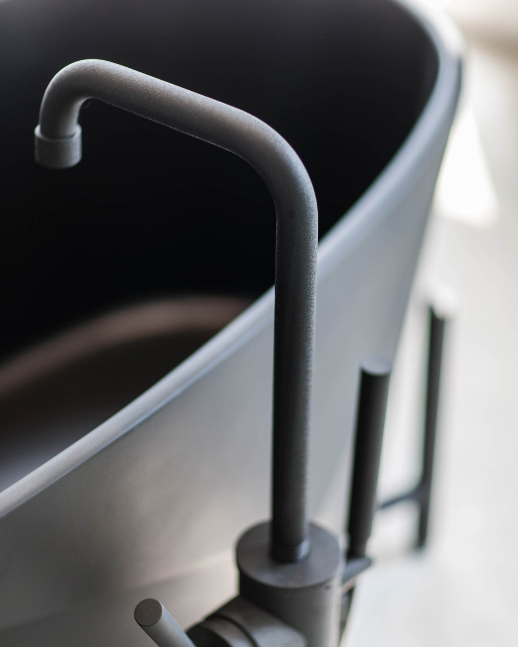 Banheira Facetada Oval – Design por Simone Coste